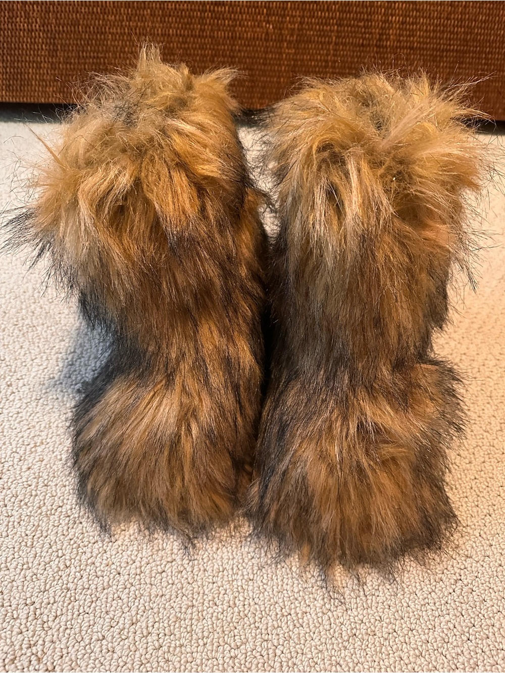 Faux Fur Costume Boots Hard Sole Slippers Snookie Eskimo Womens 7.5 / 8